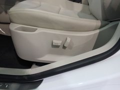 2013款 2.0L 自动 尊贵版