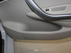 2013款 2.0L 自动 尊贵版
