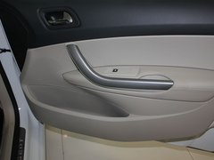 2013款 2.0L 自动 尊贵版