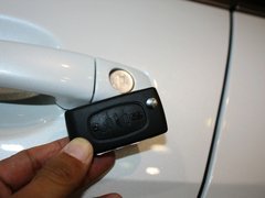 2013款 2.0L 自动 尊贵版
