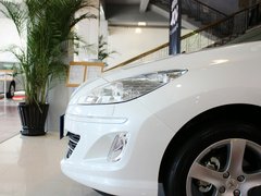 2013款 2.0L 自动 尊贵版