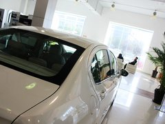 2013款 2.0L 自动 尊贵版
