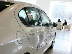 2013款 2.0L 自动 尊贵版
