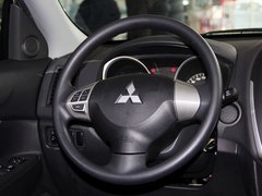 2013款 1.6 手动 两驱标准 5座