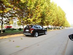 宝马X1 2013款 sDrive18i 2.0L 运动设计套装 5座