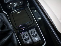 2013款 2.3L 自动 罗兰•加洛斯版