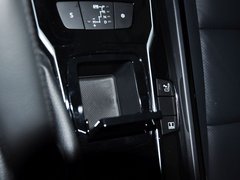 2013款 2.3L 自动 罗兰•加洛斯版