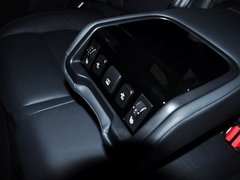 2013款 2.3L 自动 罗兰•加洛斯版