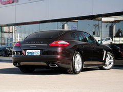 保时捷  Panamera Platinum Edition 3.6L 车辆右侧尾部视角