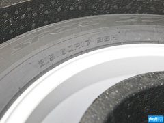 2013款 2.0 CVT 四驱旗舰版 5座