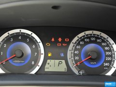 2013款 1.6L 自动 豪华版