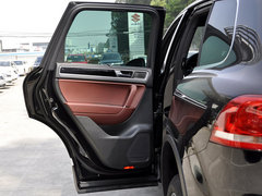 2013款 V6 3.0TSI 自动 限量奢华版 5座