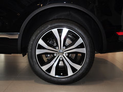 2013款 V6 3.0TSI 自动 限量奢华版 5座