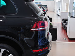 2013款 V6 3.0TSI 自动 限量奢华版 5座