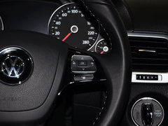 2013款 V6 3.0TSI 自动 限量奢华版 5座