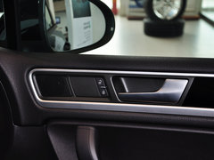 2013款 V6 3.0TSI 自动 限量奢华版 5座