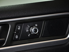2013款 V6 3.0TSI 自动 限量奢华版 5座