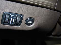 2013款 3.6L 自动 尊崇版