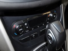 2013款 1.6T 自动 四驱精英型 5座