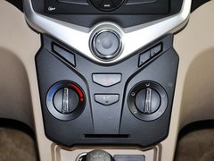2013款 掀背 1.5L 手动 锐意版