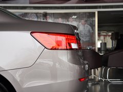 2013款 2.0L 自动 精英版