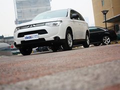 2013 2.0L CVT 两驱运动导航版 5座