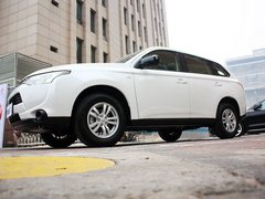 2013 2.0L CVT 两驱运动导航版 5座