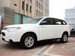 2013 2.0L CVT 两驱运动导航版 5座