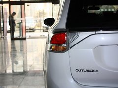 2013 2.0L CVT 四驱都市导航版5座