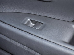 2013 2.0L CVT 四驱都市导航版5座