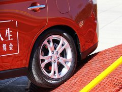 2013 2.4L CVT 四驱豪华导航版 7座