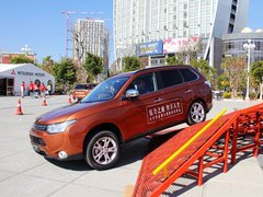 2013 2.4L CVT 四驱豪华导航版 7座