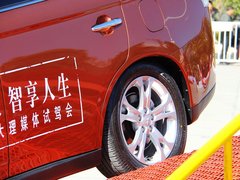 2013 2.4L CVT 四驱豪华导航版 7座