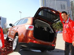 2013 2.4L CVT 四驱豪华导航版 7座