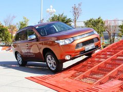 2013 2.4L CVT 四驱豪华导航版 7座