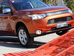 2013 2.4L CVT 四驱豪华导航版 7座