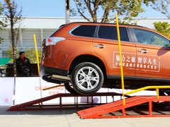 2013 2.4L CVT 四驱豪华导航版 7座