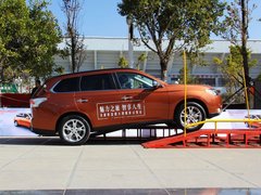 2013 2.4L CVT 四驱豪华导航版 7座