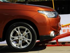 2013 2.4L CVT 四驱豪华导航版 7座
