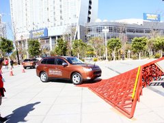 2013 2.4L CVT 四驱豪华导航版 7座