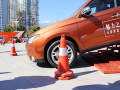 2013 2.4L CVT 四驱豪华导航版 7座