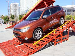 2013 2.4L CVT 四驱豪华导航版 7座