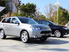 2013 2.4L CVT 四驱豪华导航版 7座