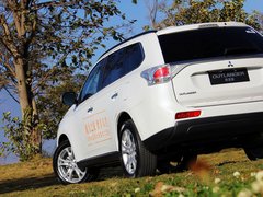 2013 2.4L CVT 四驱豪华导航版 7座