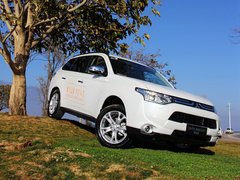 2013 2.4L CVT 四驱豪华导航版 7座