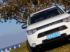2013 2.4L CVT 四驱豪华导航版 7座