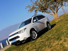 2013 2.4L CVT 四驱豪华导航版 7座