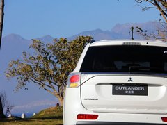 2013 2.4L CVT 四驱豪华导航版 7座