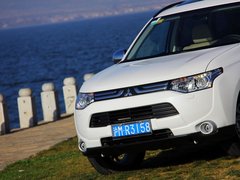 2013 2.4L CVT 四驱豪华导航版 7座