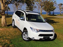 2013 2.4L CVT 四驱豪华导航版 7座